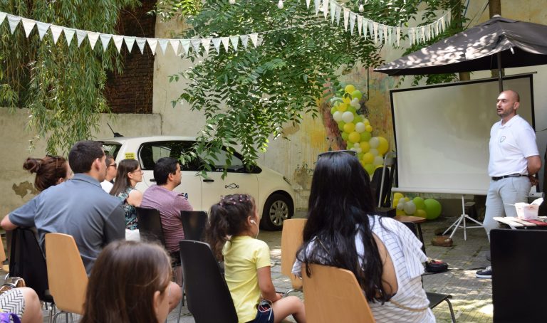 Около половината от всички столчета за деца в автомобилите са монтирани погрешно Около половината от всички столчета за деца в автомобилите са монтирани погрешно