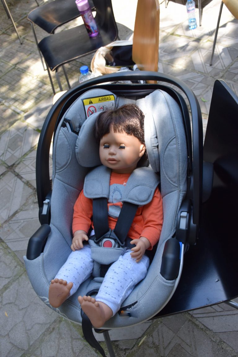 Около половината от всички столчета за деца в автомобилите са монтирани погрешно Около половината от всички столчета за деца в автомобилите са монтирани погрешно