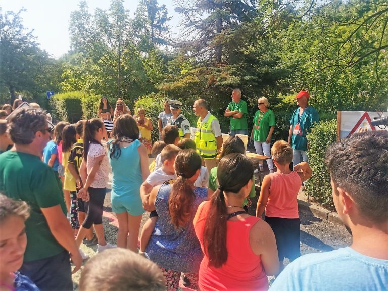 Около 300 деца от цялата страна взимат участие в лятна олимпиада по пътна безопасност Около 300 деца от цялата страна взимат участие в лятна олимпиада по пътна безопасност