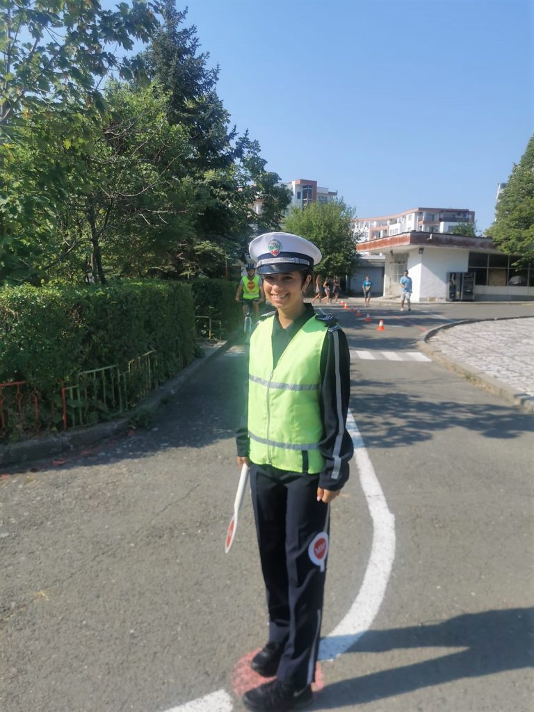 Около 300 деца от цялата страна взимат участие в лятна олимпиада по пътна безопасност Около 300 деца от цялата страна взимат участие в лятна олимпиада по пътна безопасност