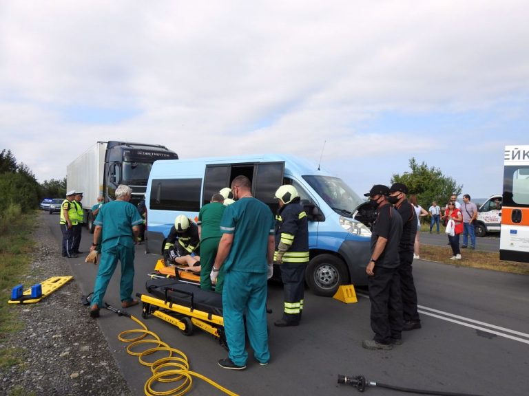 Организацията за реагиране при ПТП демонстрираха екипите на Единната спасителна система в област Търговище Организацията за реагиране при ПТП демонстрираха екипите на Единната спасителна система в област Търговище