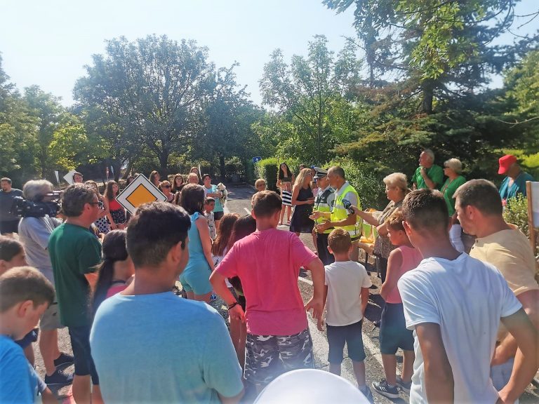 Около 300 деца от цялата страна взимат участие в лятна олимпиада по пътна безопасност Около 300 деца от цялата страна взимат участие в лятна олимпиада по пътна безопасност