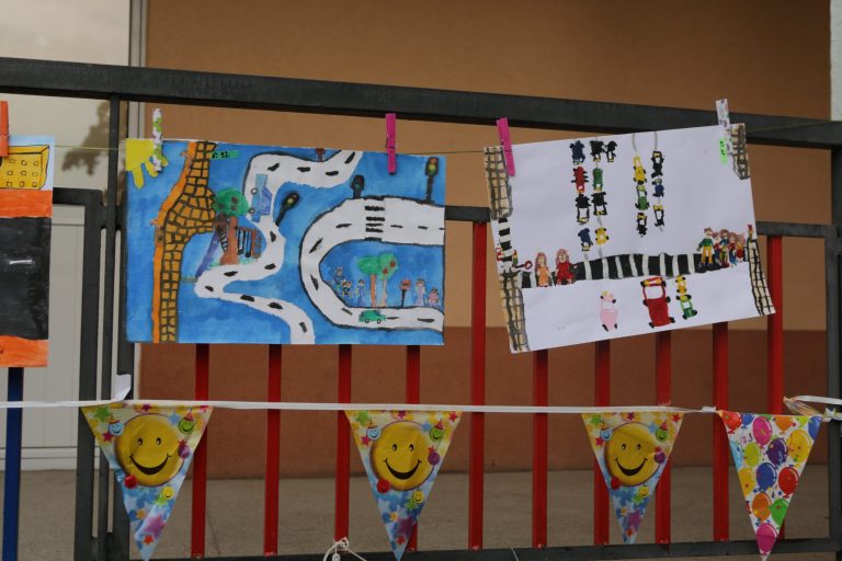 Повече от 30 детски градини се включиха в конкурс за семейна рисунка на тема: „Пази семейството си на пътя!“ Повече от 30 детски градини се включиха в конкурс за семейна рисунка на тема: „Пази семейството си на пътя!“