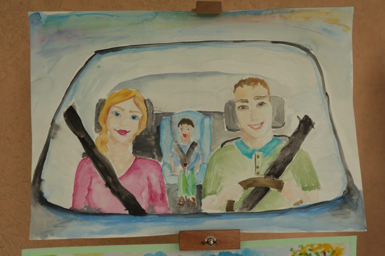 Повече от 30 детски градини се включиха в конкурс за семейна рисунка на тема: „Пази семейството си на пътя!“ Повече от 30 детски градини се включиха в конкурс за семейна рисунка на тема: „Пази семейството си на пътя!“