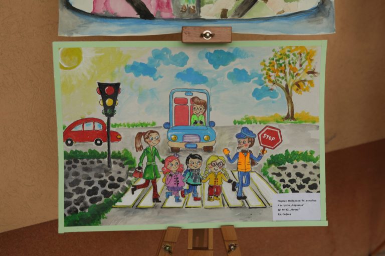 Повече от 30 детски градини се включиха в конкурс за семейна рисунка на тема: „Пази семейството си на пътя!“ Повече от 30 детски градини се включиха в конкурс за семейна рисунка на тема: „Пази семейството си на пътя!“