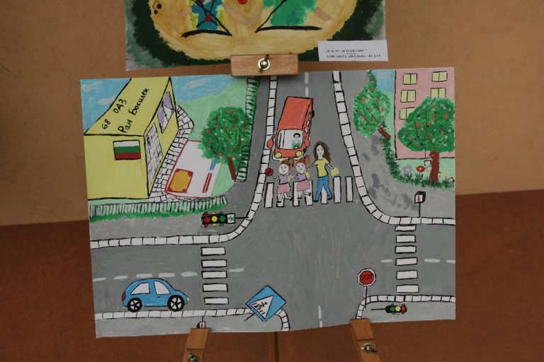 Повече от 30 детски градини се включиха в конкурс за семейна рисунка на тема: „Пази семейството си на пътя!“ Повече от 30 детски градини се включиха в конкурс за семейна рисунка на тема: „Пази семейството си на пътя!“