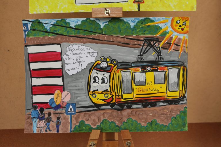 Повече от 30 детски градини се включиха в конкурс за семейна рисунка на тема: „Пази семейството си на пътя!“ Повече от 30 детски градини се включиха в конкурс за семейна рисунка на тема: „Пази семейството си на пътя!“