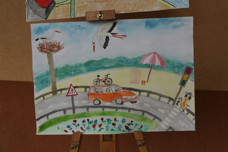 Повече от 30 детски градини се включиха в конкурс за семейна рисунка на тема: „Пази семейството си на пътя!“ Повече от 30 детски градини се включиха в конкурс за семейна рисунка на тема: „Пази семейството си на пътя!“