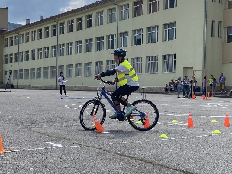 Безопасността на движението по пътищата през детските очи