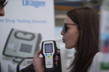 ДАБДП се включи в демонстрация с алко-очила в рамките на кампания "С бистър ум зад волана" ДАБДП се включи в демонстрация с алко-очила в рамките на кампания "С бистър ум зад волана"