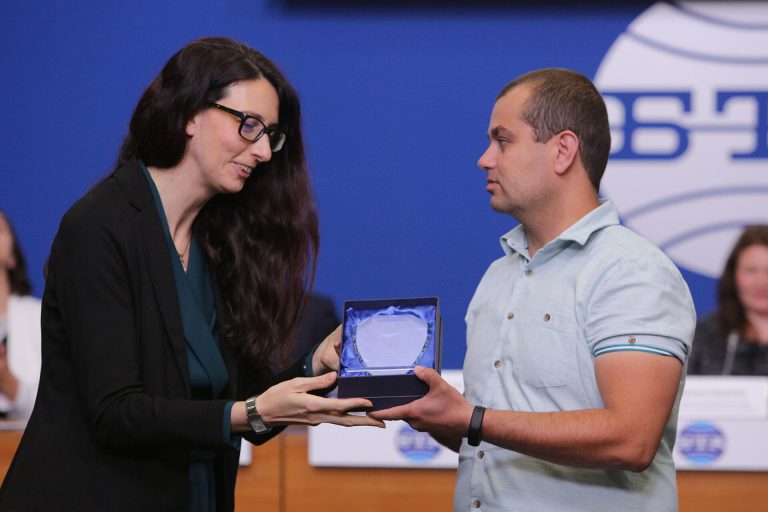 Първите годишни награди „Инициативи в подкрепа на безопасност на движението по пътищата“ показаха добрите примери на регионално и местно ниво Първите годишни награди „Инициативи в подкрепа на безопасност на движението по пътищата“ показаха добрите примери на регионално и местно ниво