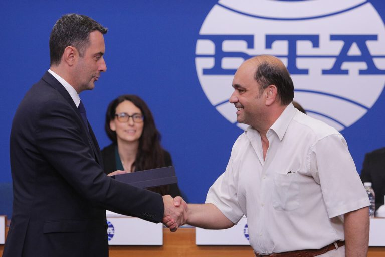 Първите годишни награди „Инициативи в подкрепа на безопасност на движението по пътищата“ показаха добрите примери на регионално и местно ниво Първите годишни награди „Инициативи в подкрепа на безопасност на движението по пътищата“ показаха добрите примери на регионално и местно ниво