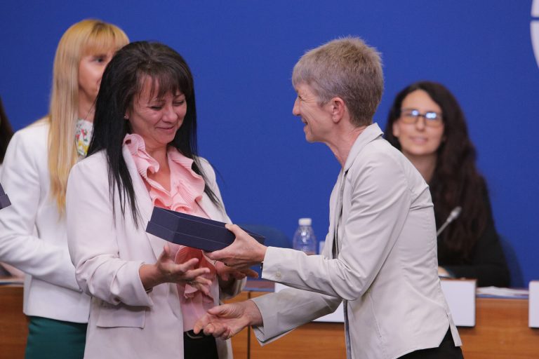 Първите годишни награди „Инициативи в подкрепа на безопасност на движението по пътищата“ показаха добрите примери на регионално и местно ниво Първите годишни награди „Инициативи в подкрепа на безопасност на движението по пътищата“ показаха добрите примери на регионално и местно ниво