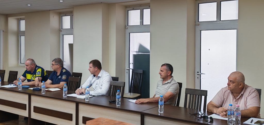 Областната комисия по БДП в Силистра отчете дейността на институциите за по-сигурни пътища в областта и обсъди мерки срещу незаконните гонки